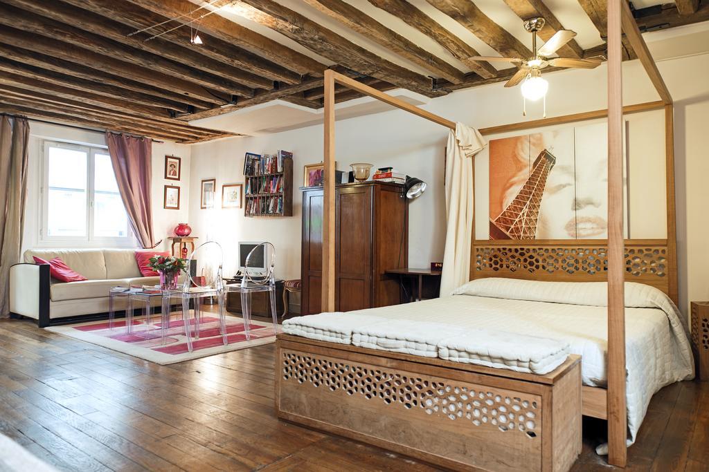 Camallo Paris Room photo