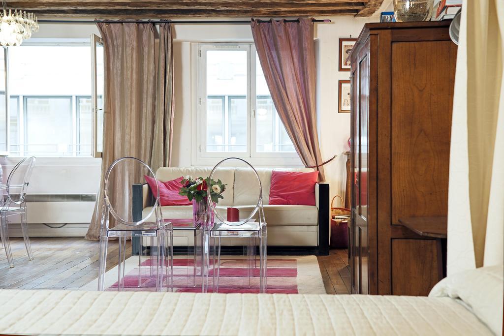 Camallo Paris Room photo